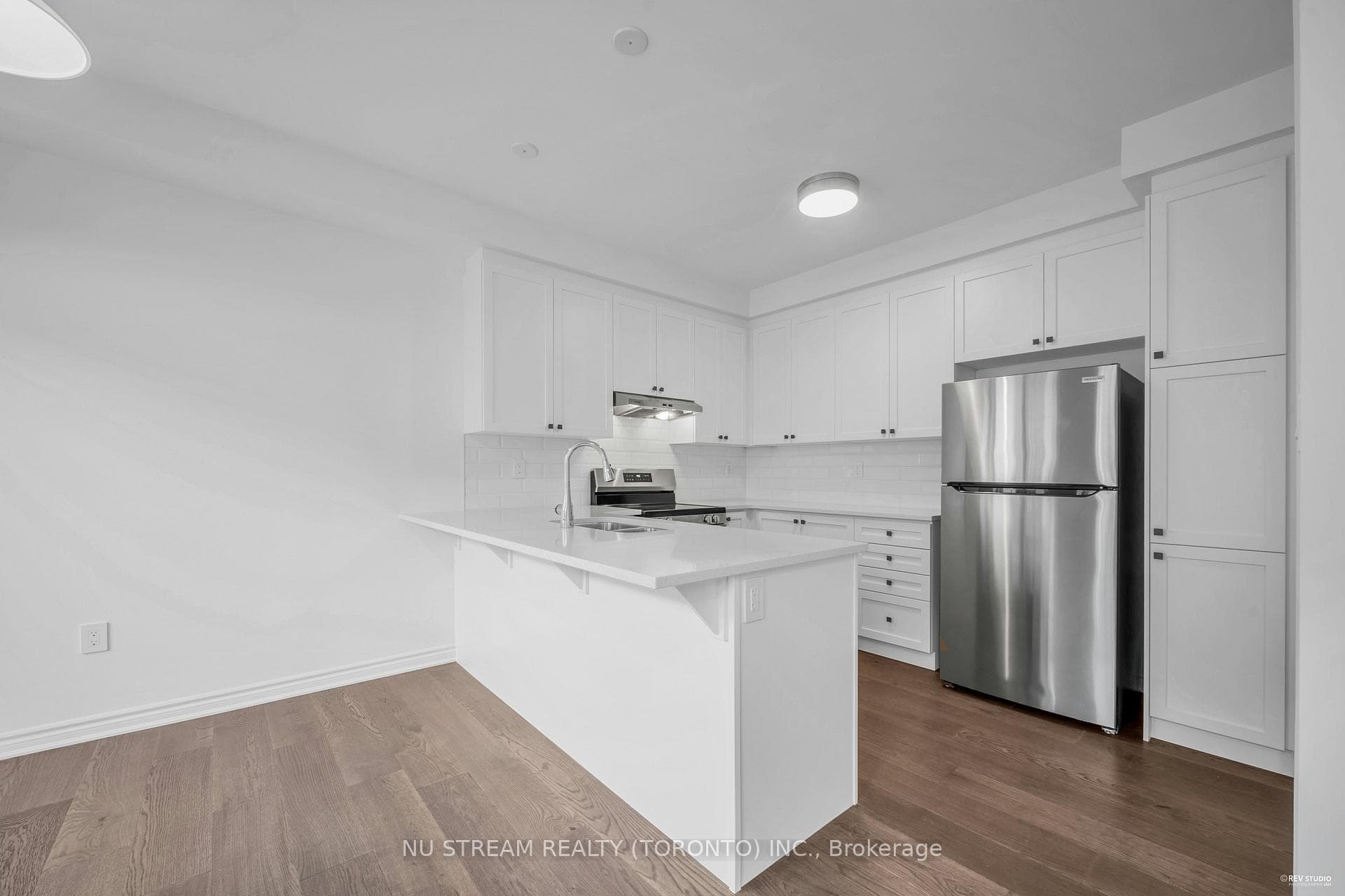 3072 Merrick Road photo 16