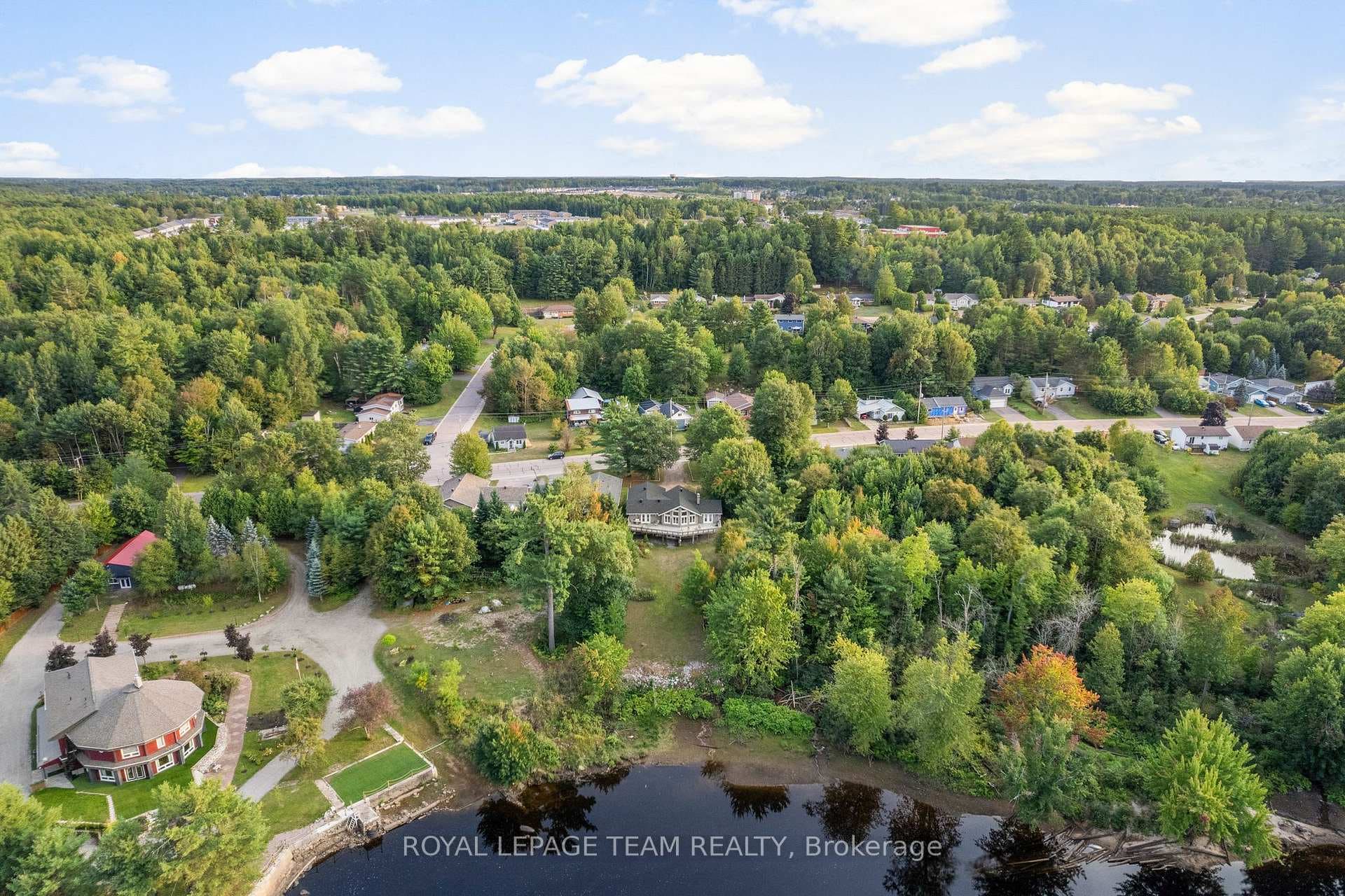 1349 Victoria Street photo 43