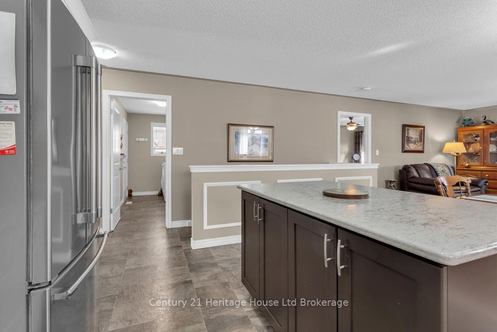 20 Hogarth Drive photo 11