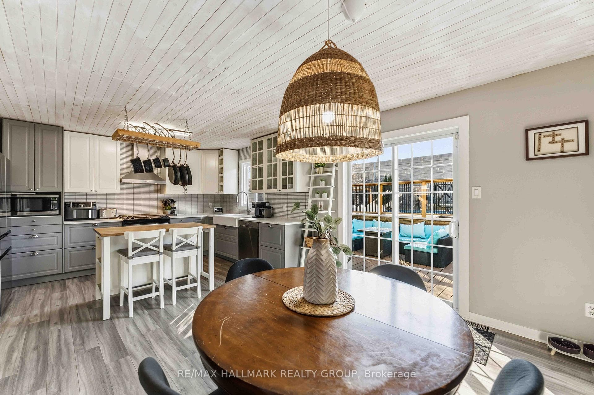 1091 Burgundy Lane photo 8