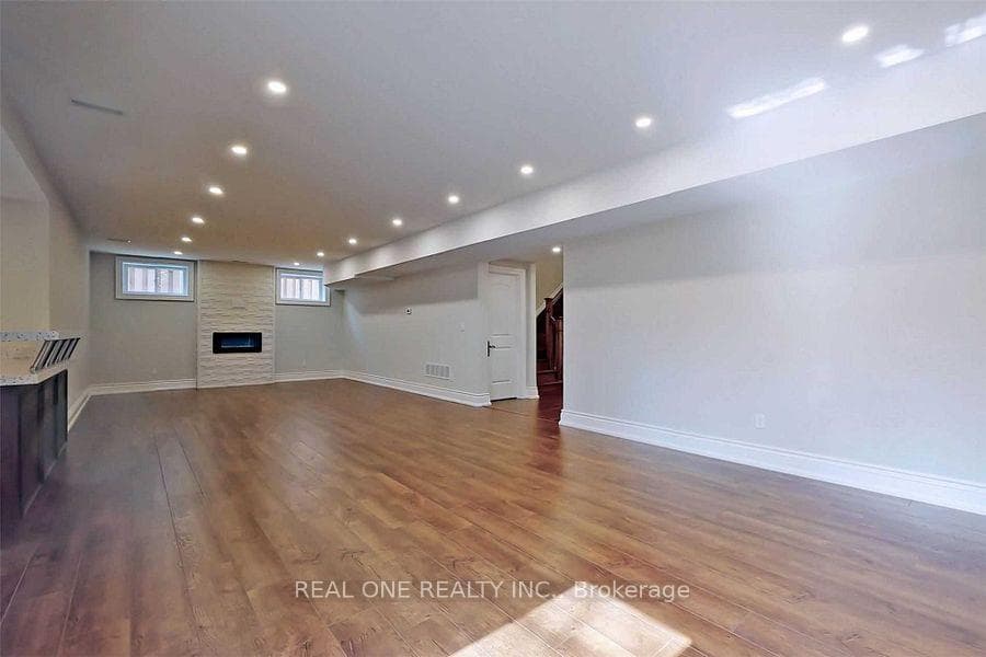 83 Caines Avenue photo 2
