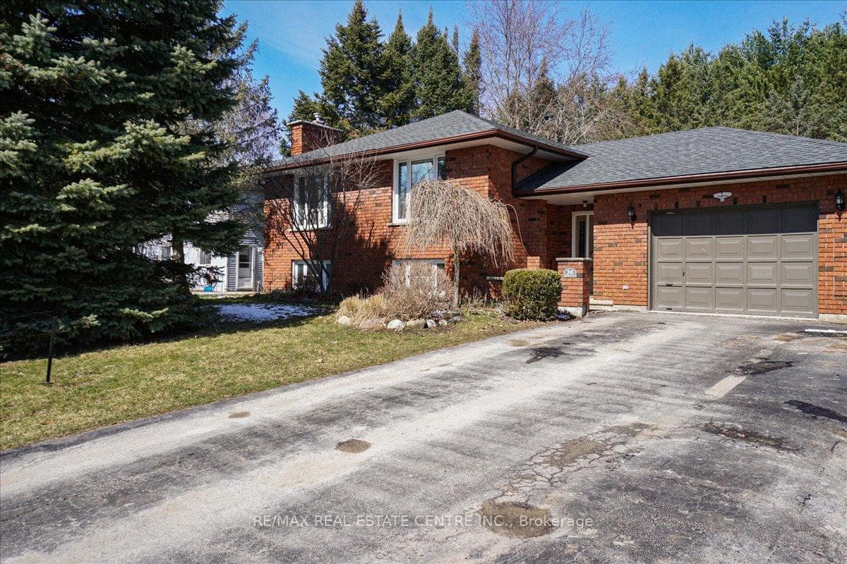 30 JARDINE Crescent photo 3