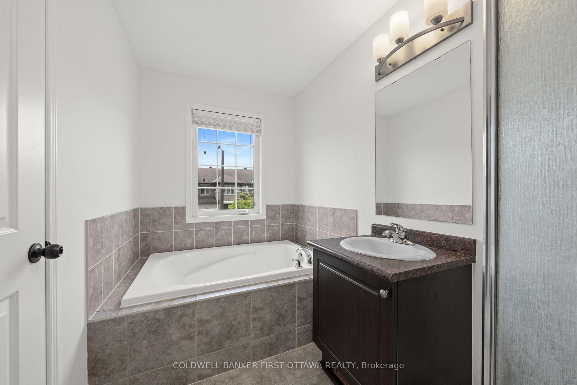 416 HARESFIELD Court photo 19