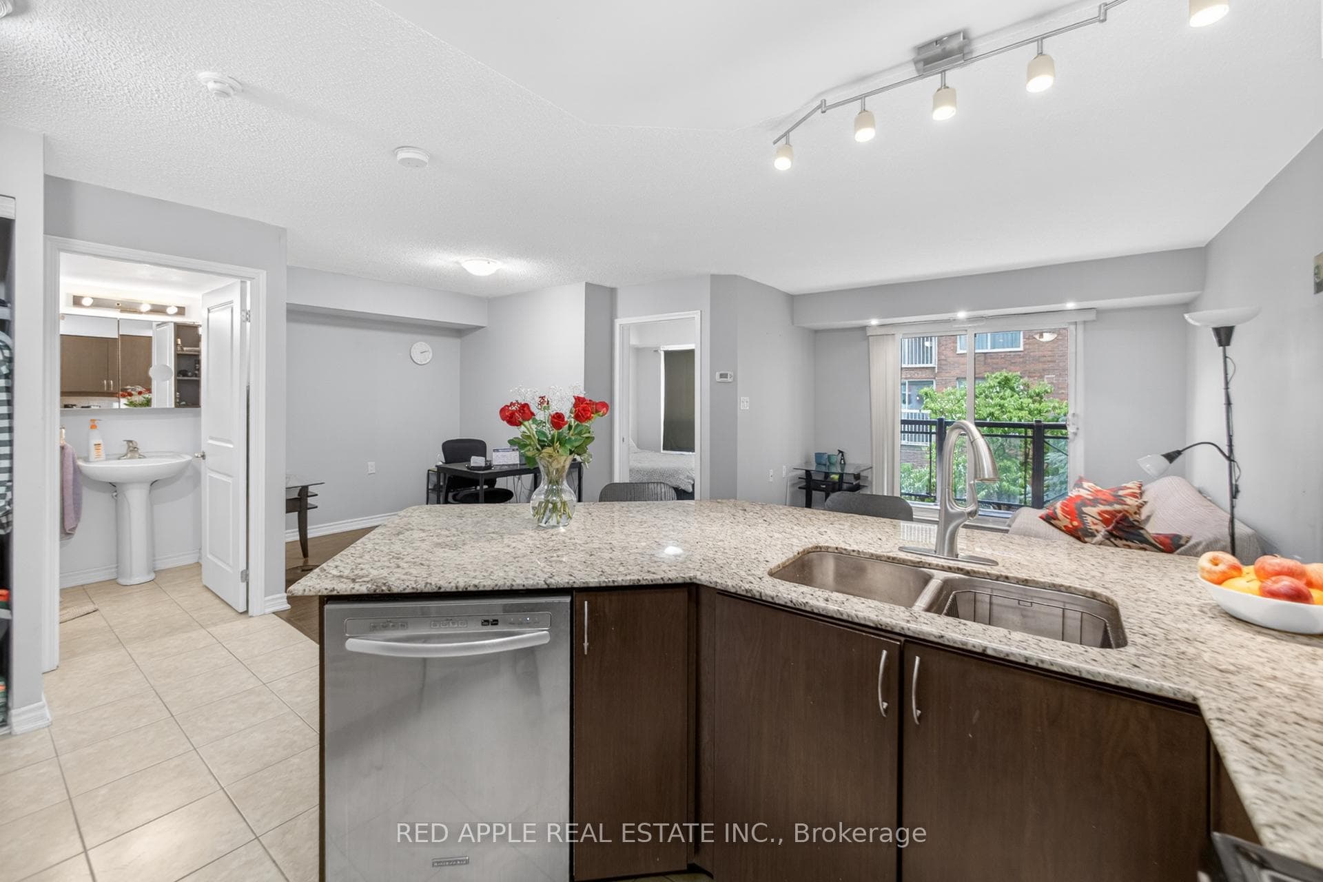 872 Sheppard Avenue Unit 204 photo 18
