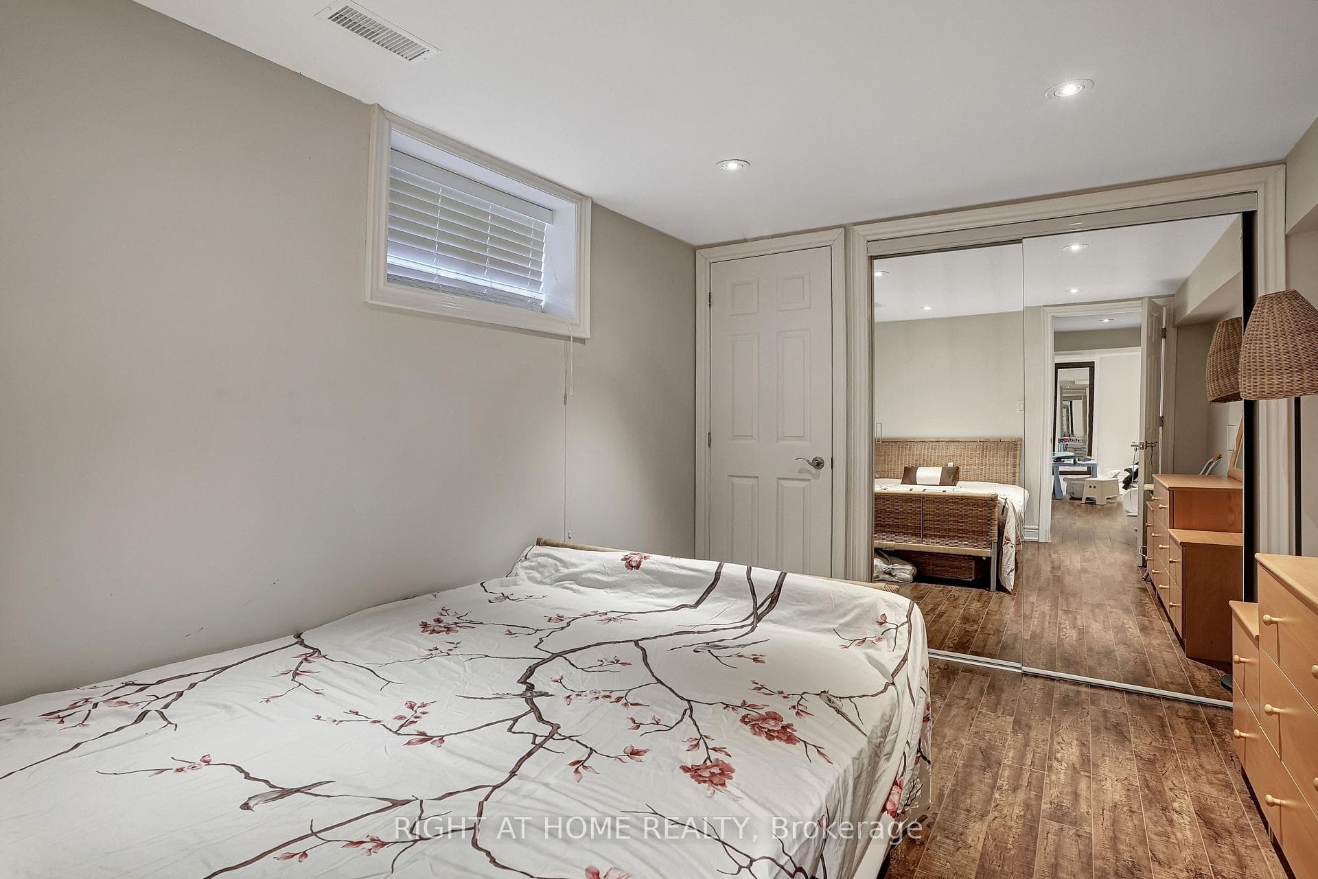 461 Lakeshore Road photo 24