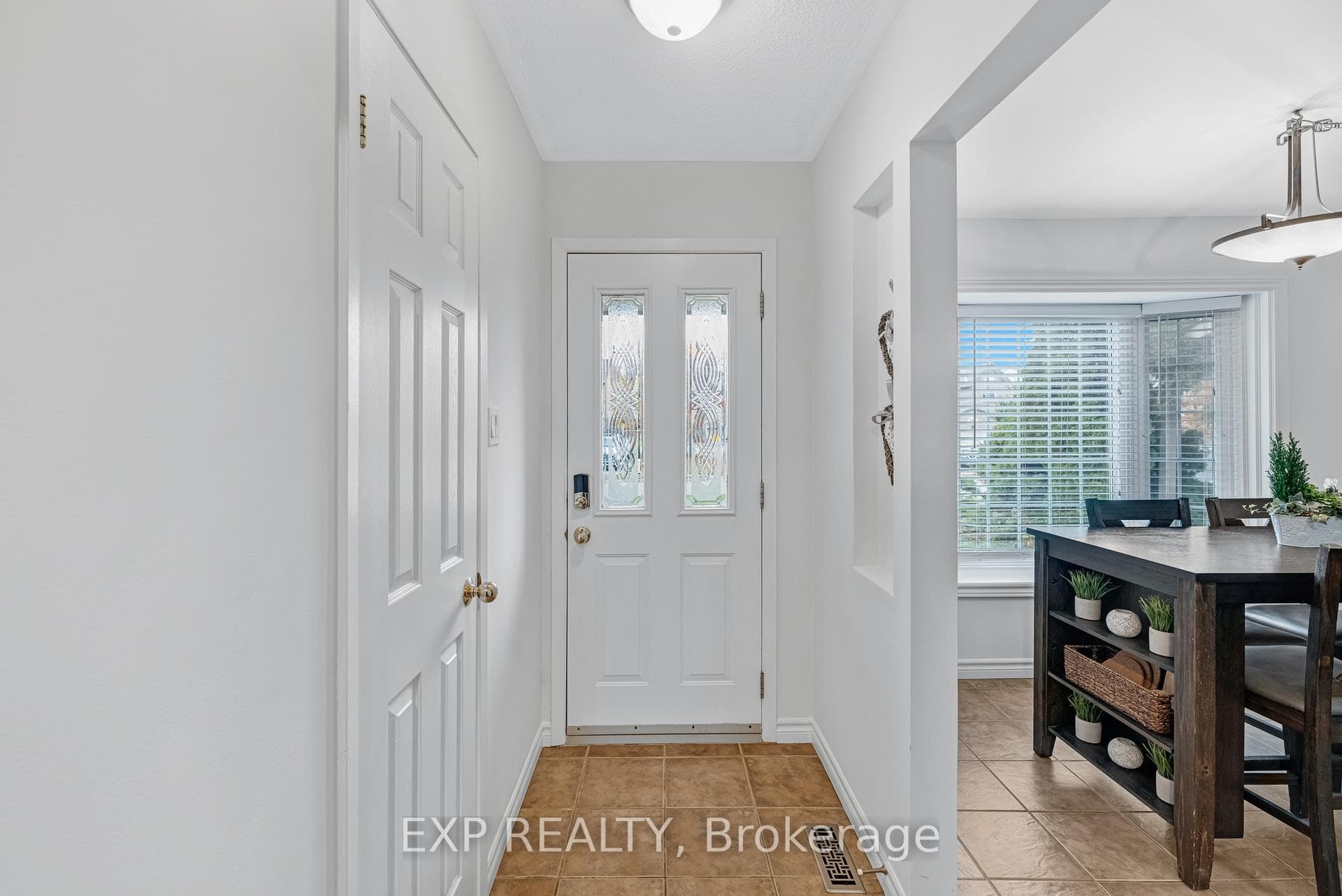750 Cobblers Court photo 3
