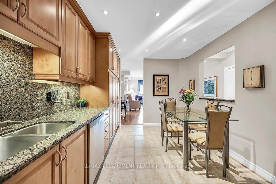 3000 Creekside Drive Unit 601 photo 8