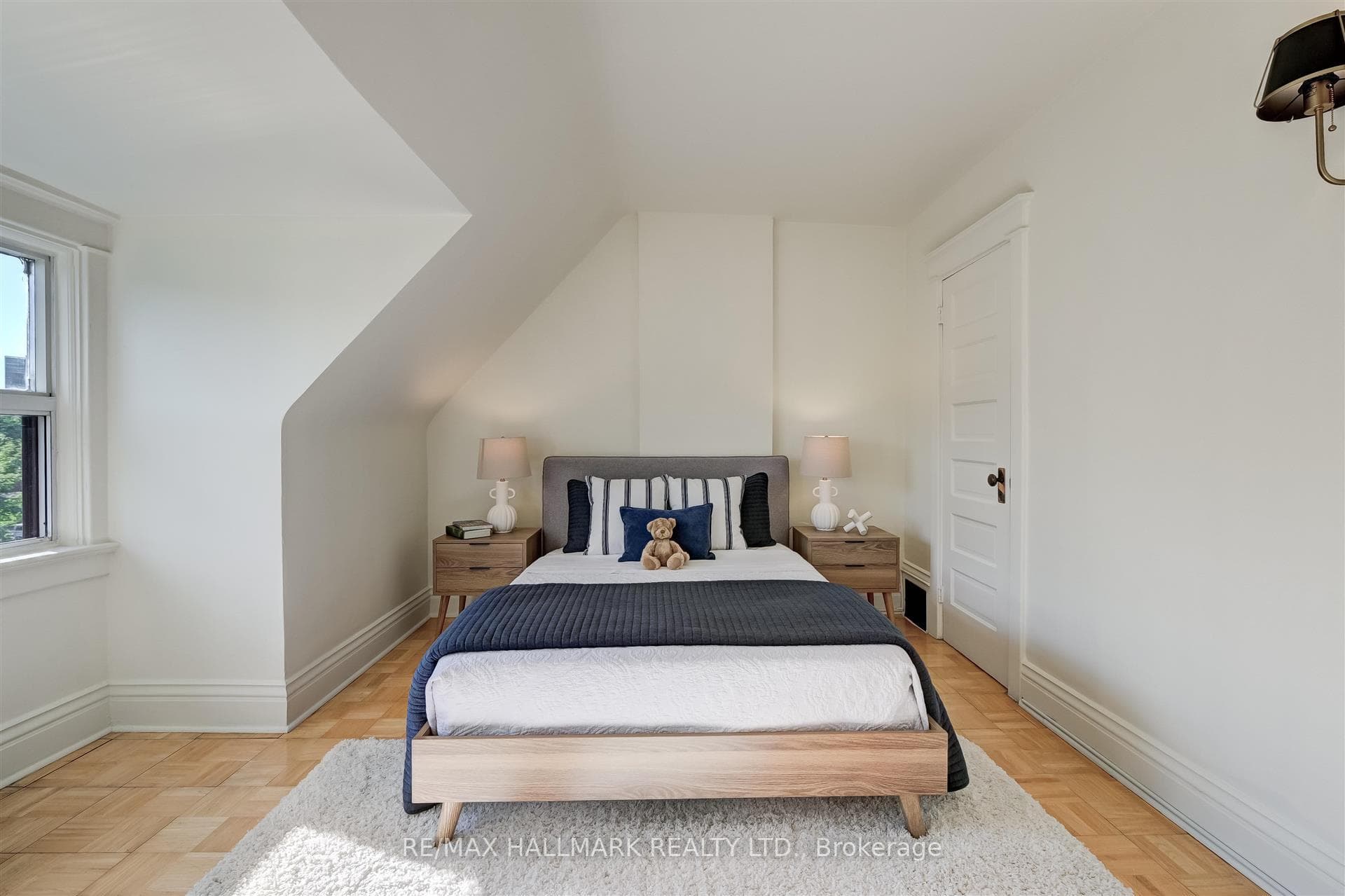 719 Carlaw Avenue photo 24