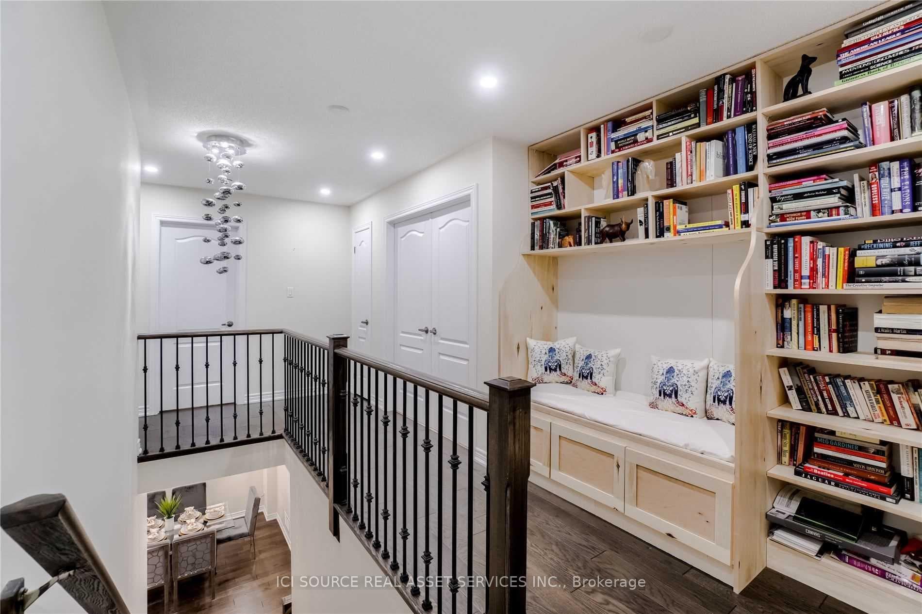 112 Folgate Crescent Unit Upper photo 17