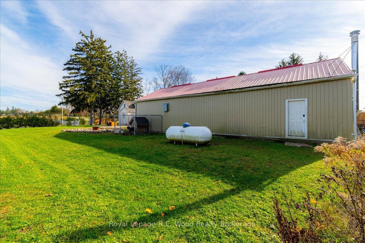 303 Concession 2 Road photo 9