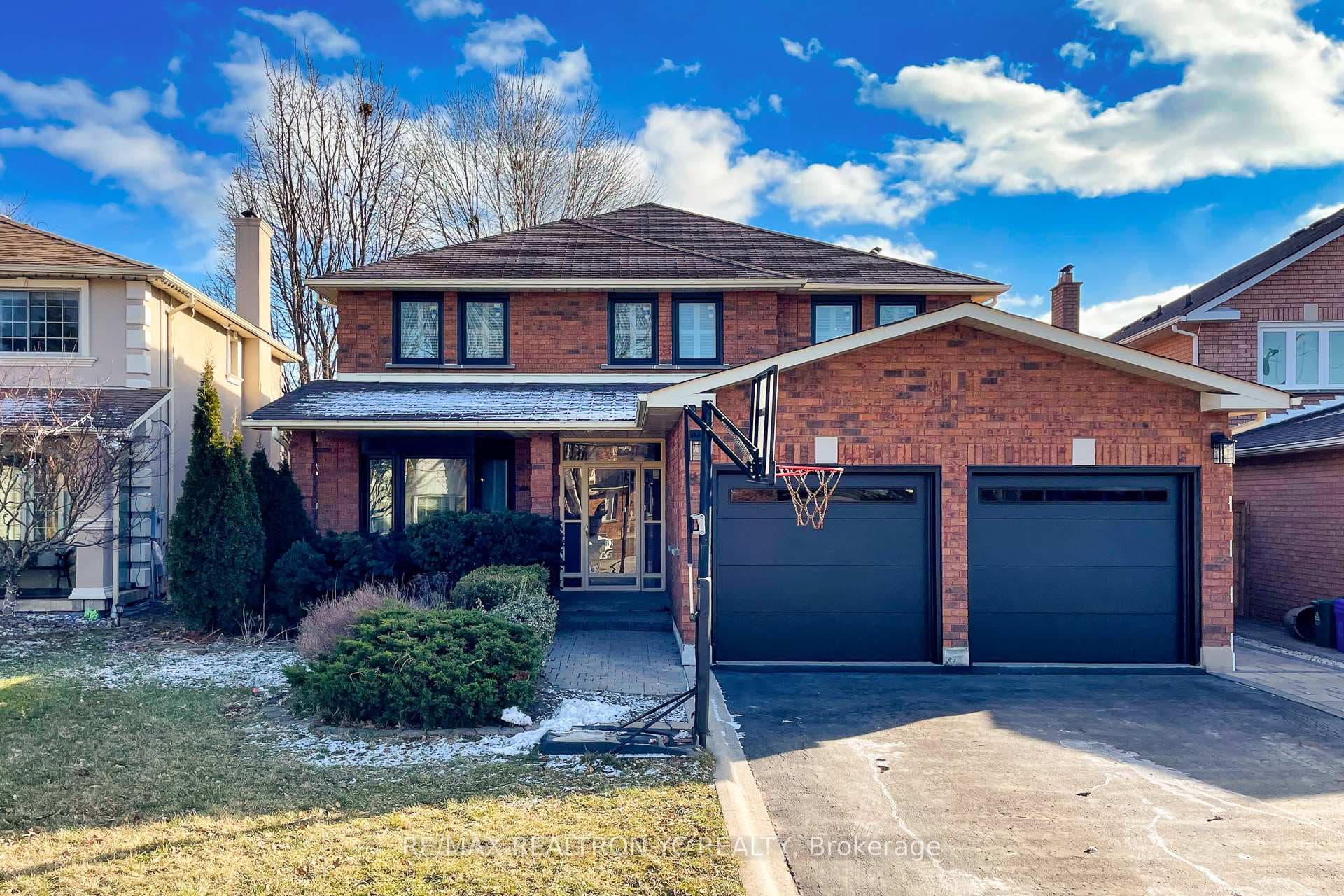83 Valleyway Crescent photo 1