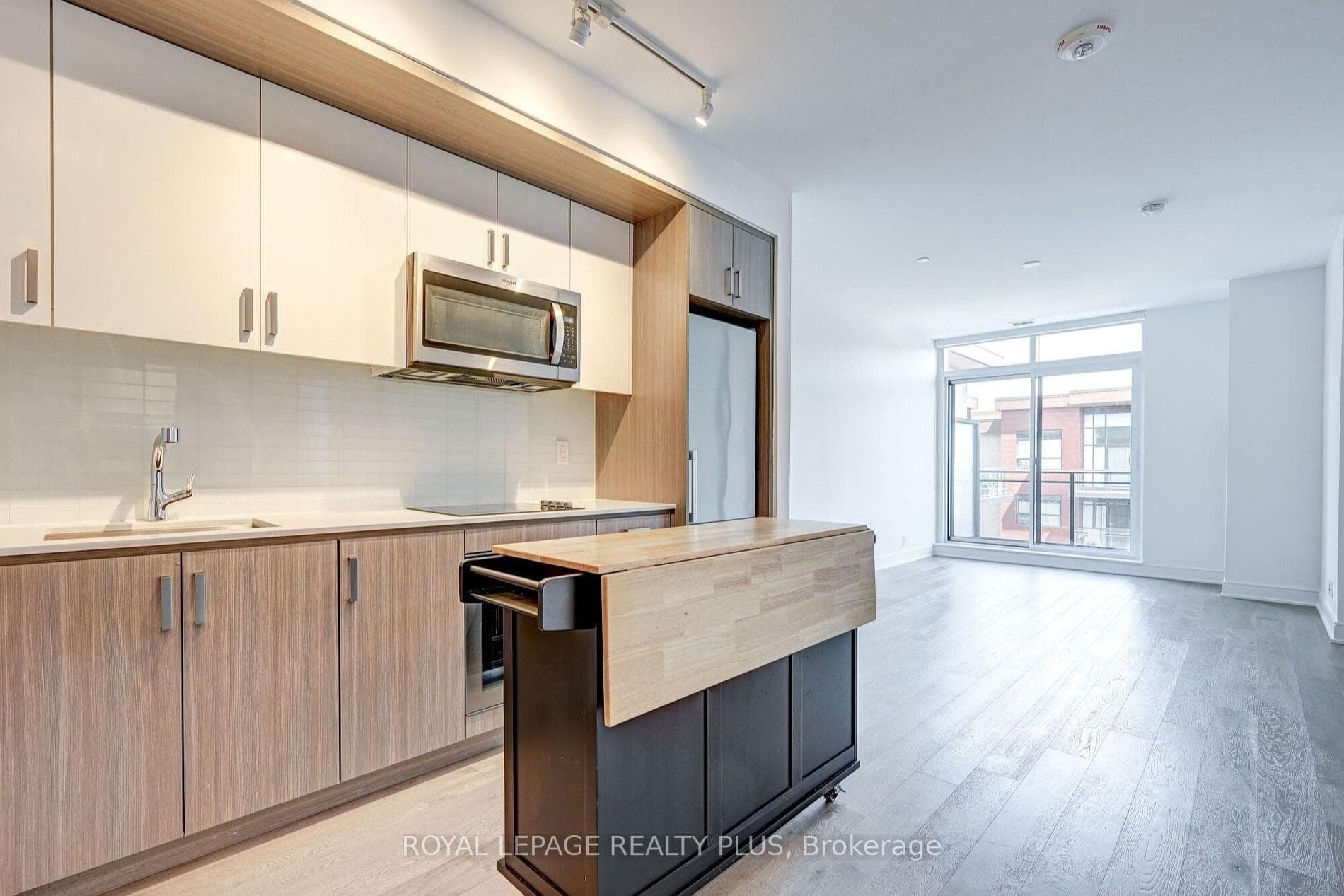 1575 Lakeshore Road Unit 442 photo 3