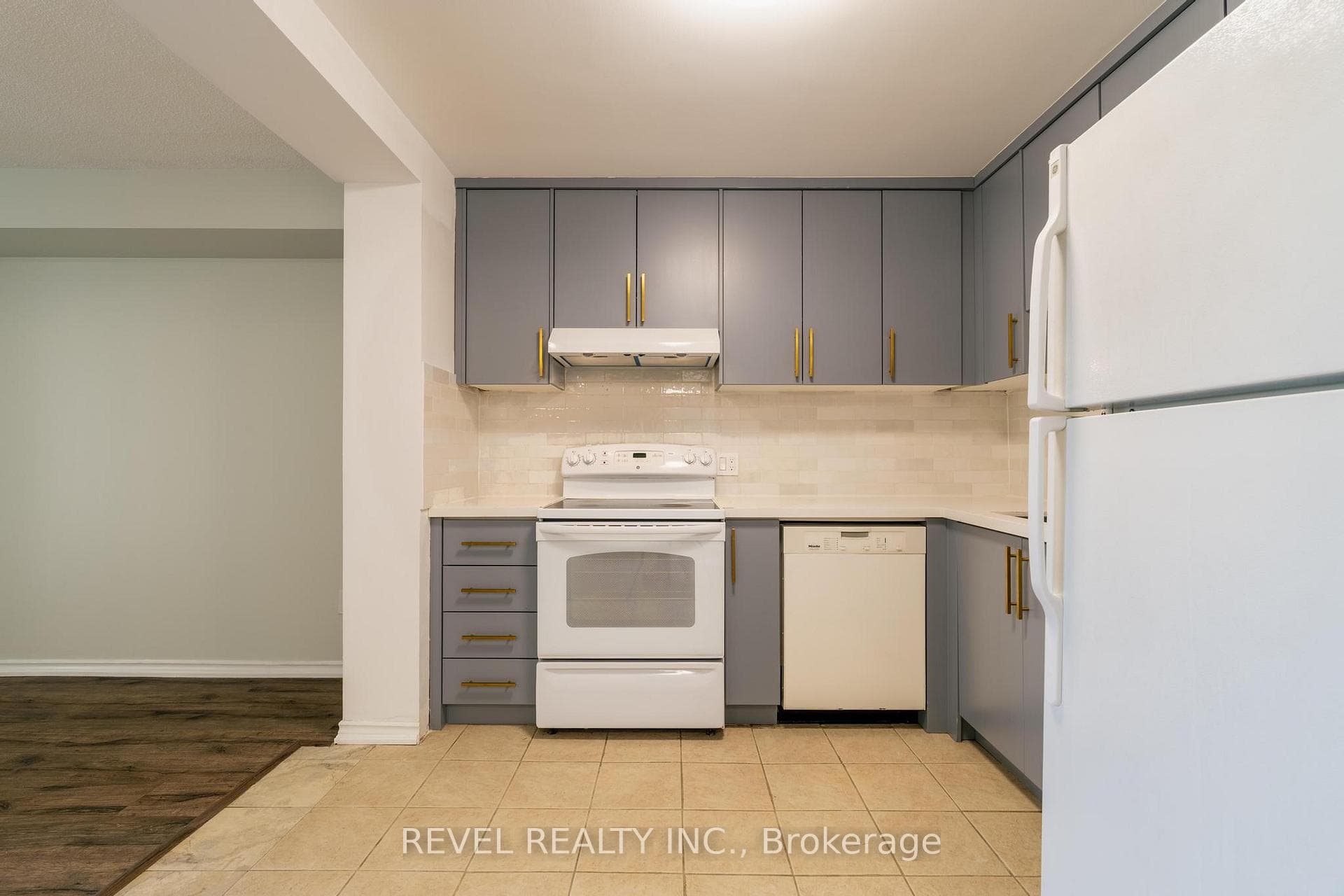 3559 Eglinton Avenue Unit 306 photo 10