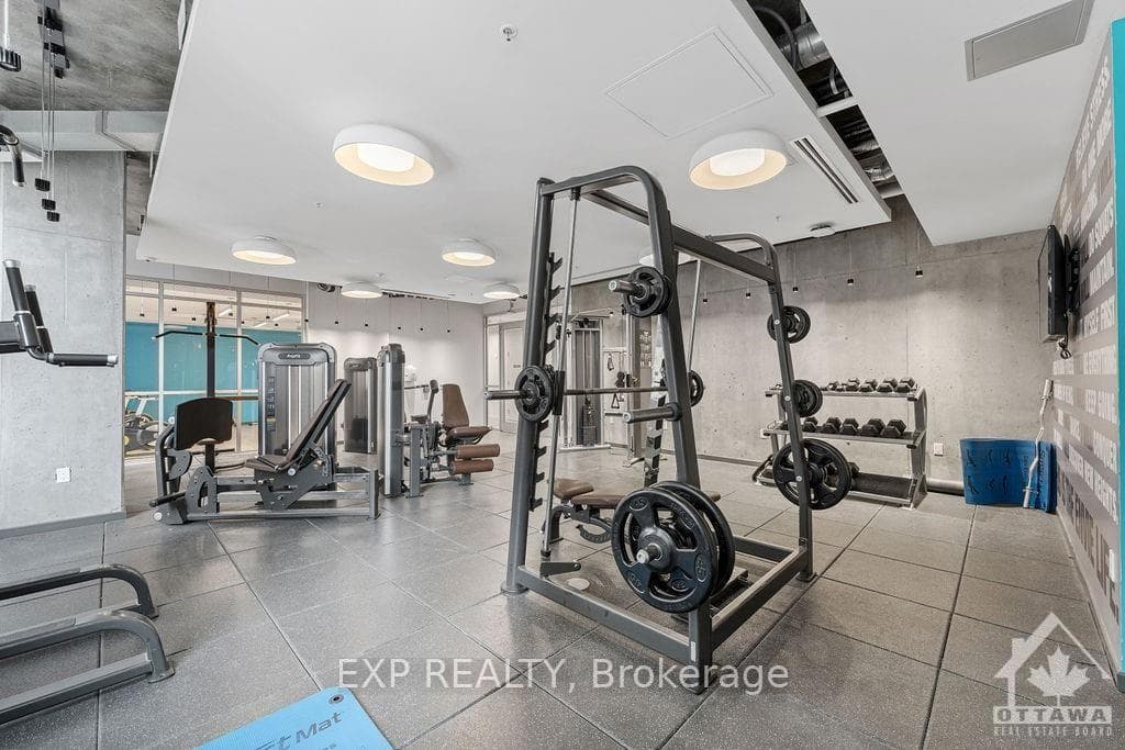 105 CHAMPAGNE Avenue Unit 1817 photo 24