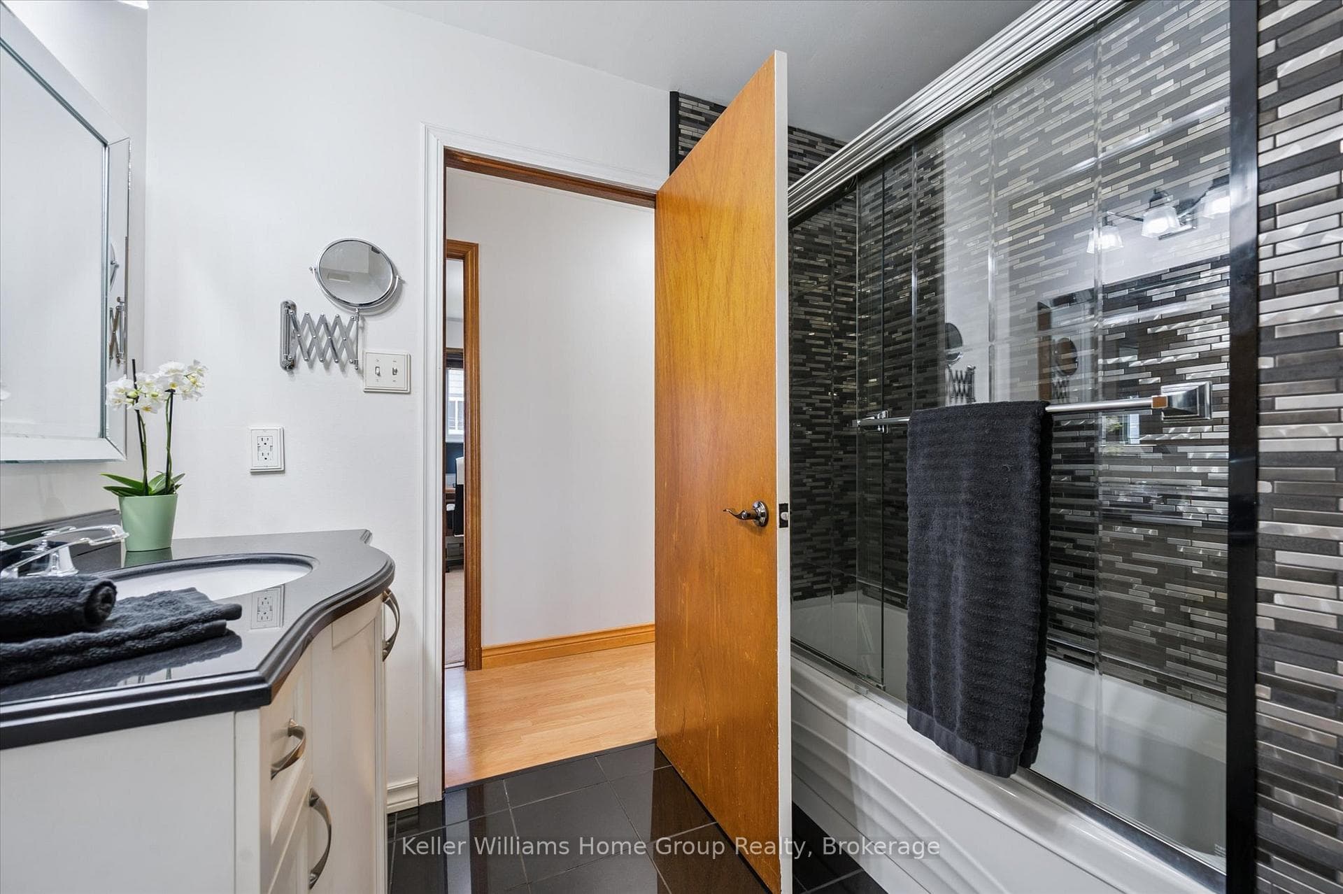 230 Gordon Street photo 27