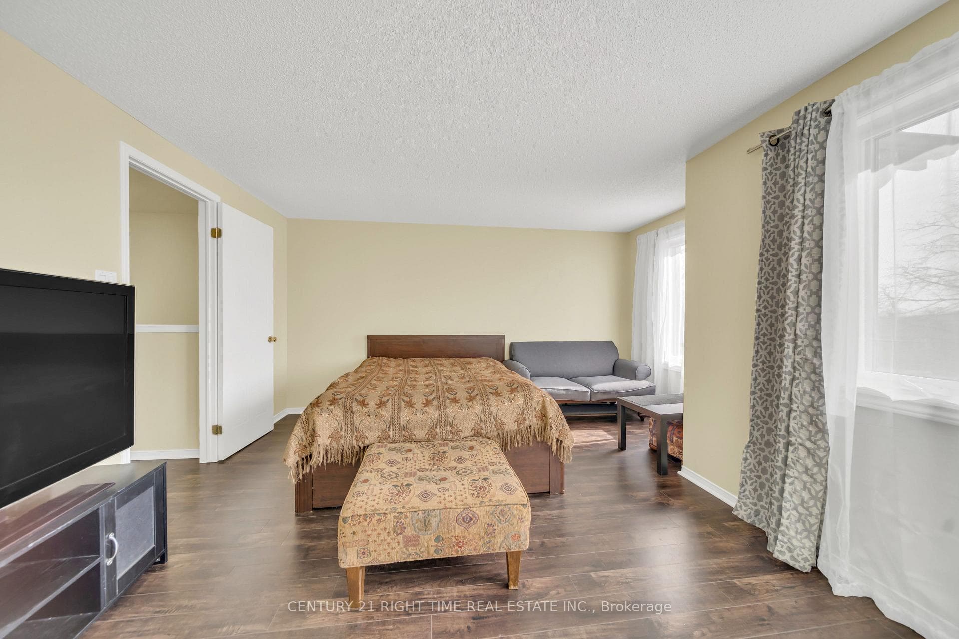 252 Blackhorne Drive photo 17