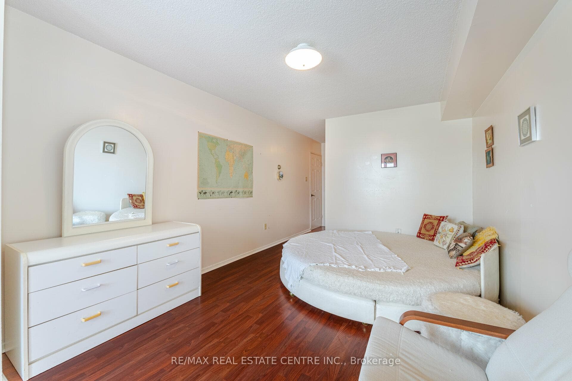 45 Carlton Street Unit 1612 photo 20