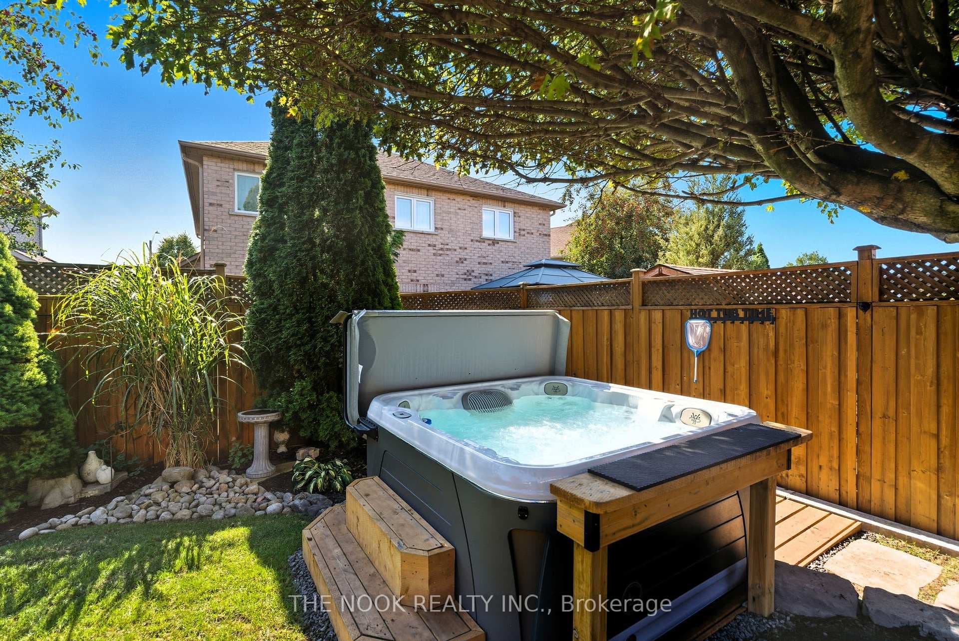 89 Huntington Crescent photo 33