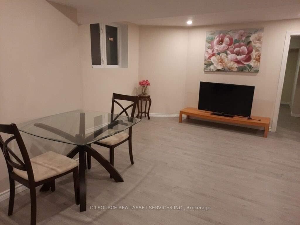 8 Headford Avenue Unit Lower photo 7
