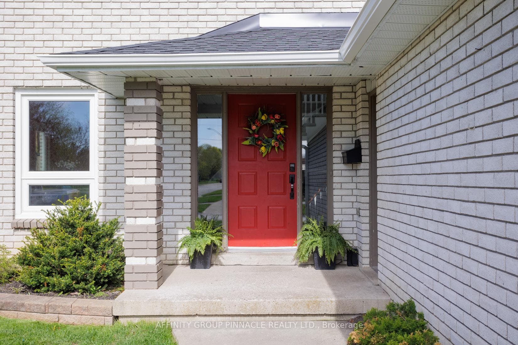 143 Sanderling Crescent photo 3