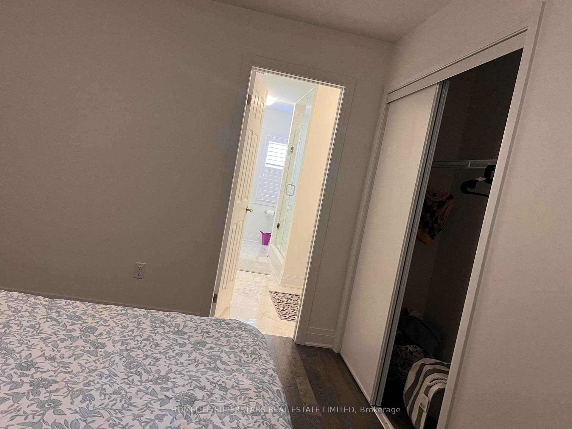 188 AVIRON Crescent photo 28