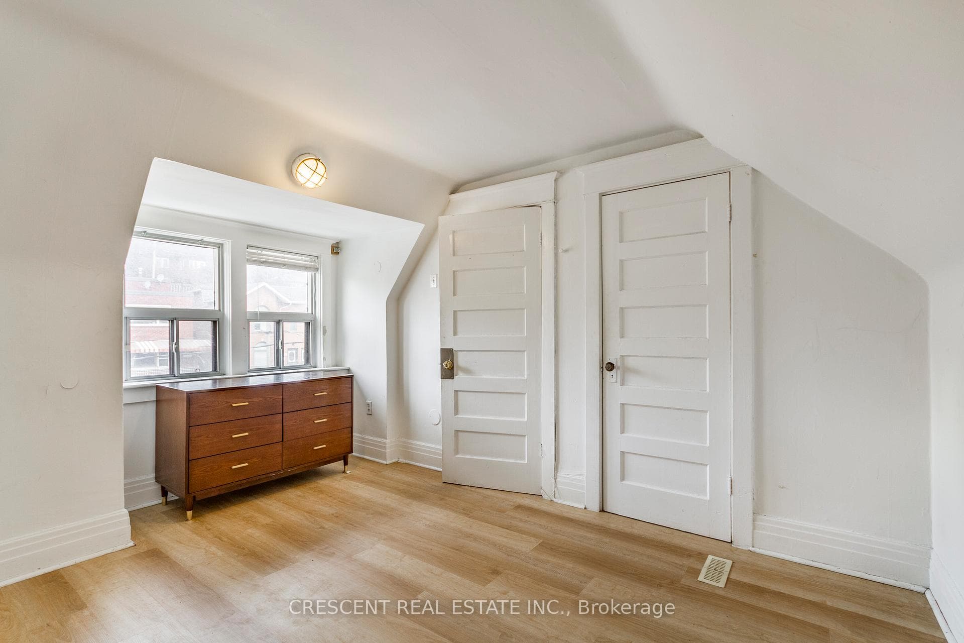 1057 Davenport Road Unit Upper photo 10