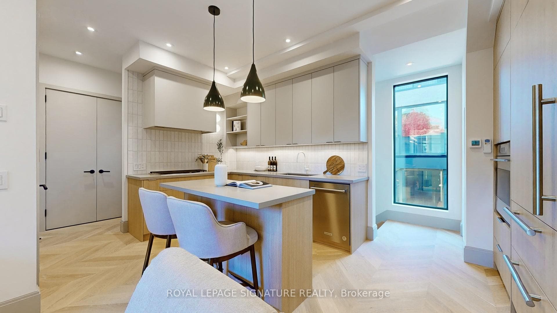 82 Gough Avenue Unit Laneway photo 12