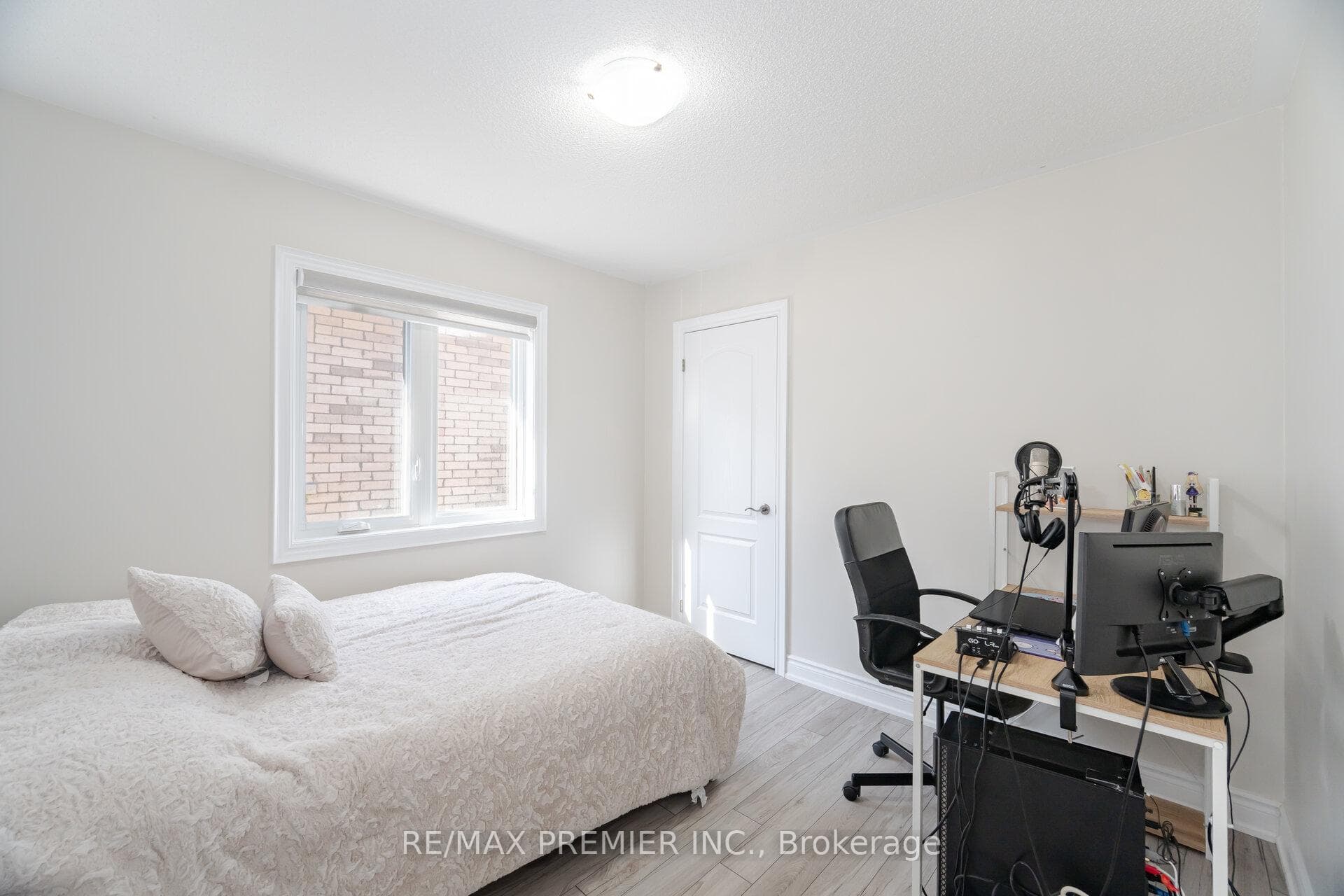 203 Sutherland Avenue photo 29