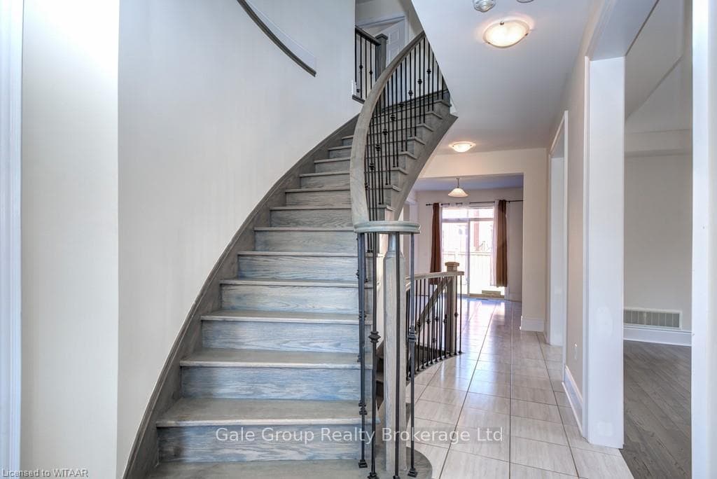 648 MCGILL Lane photo 3