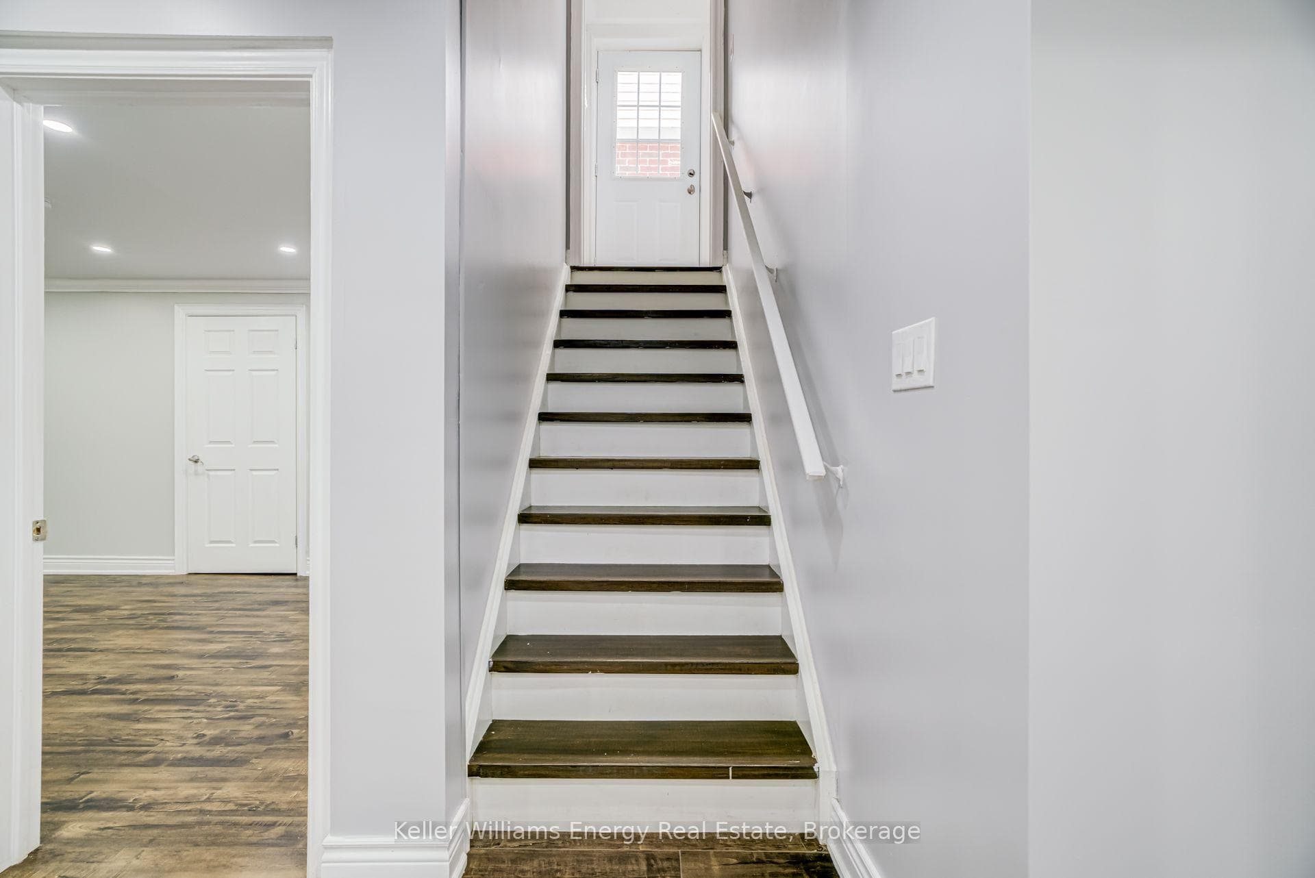 1342 Harlstone Crescent photo 33
