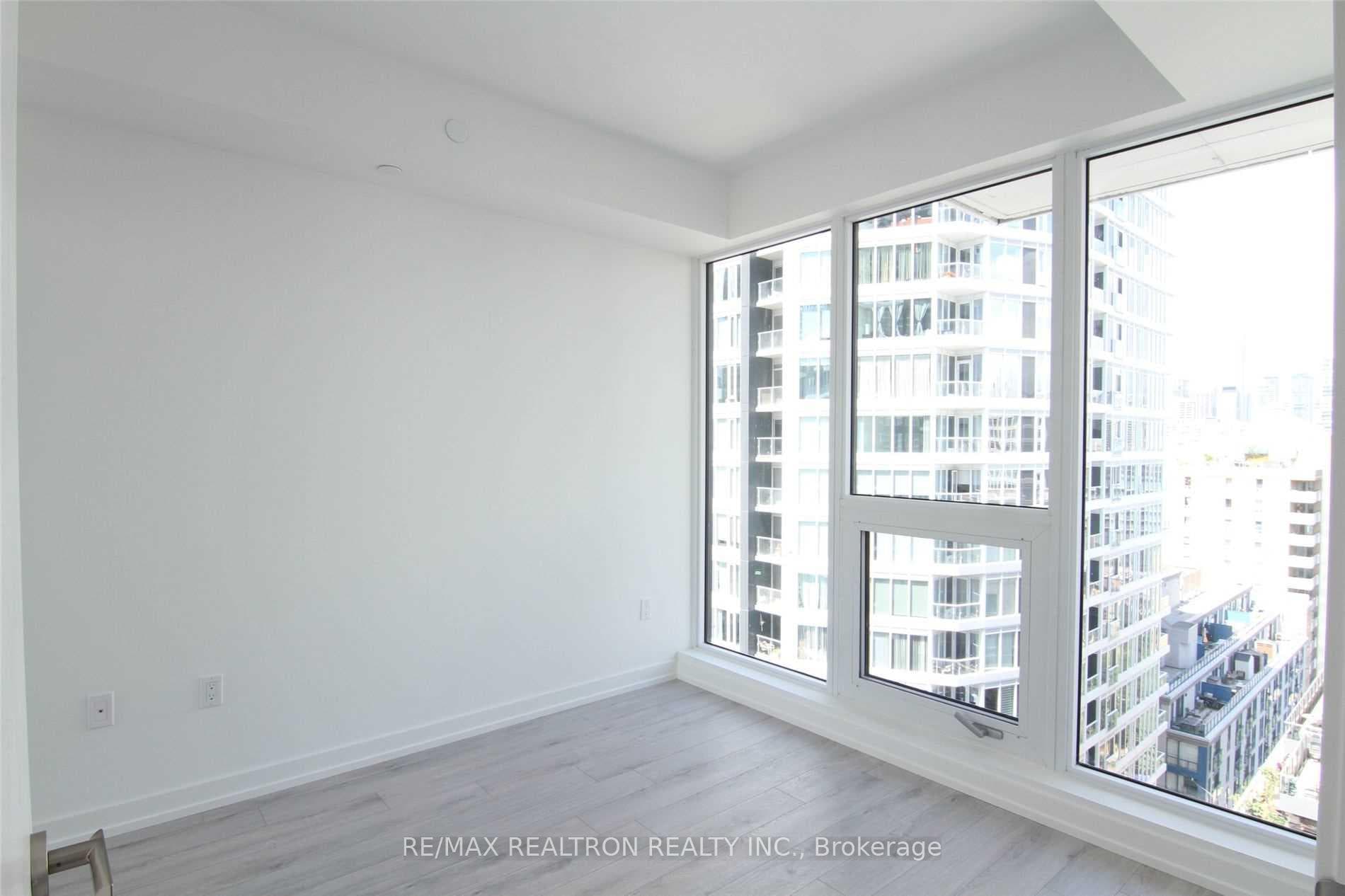 77 Shuter Street Unit 2612 photo 10