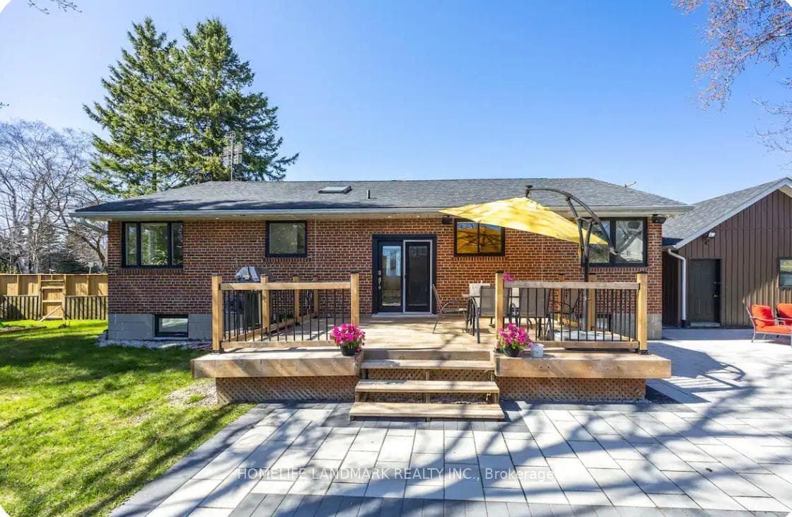 1739 Mount Albert Road photo 39