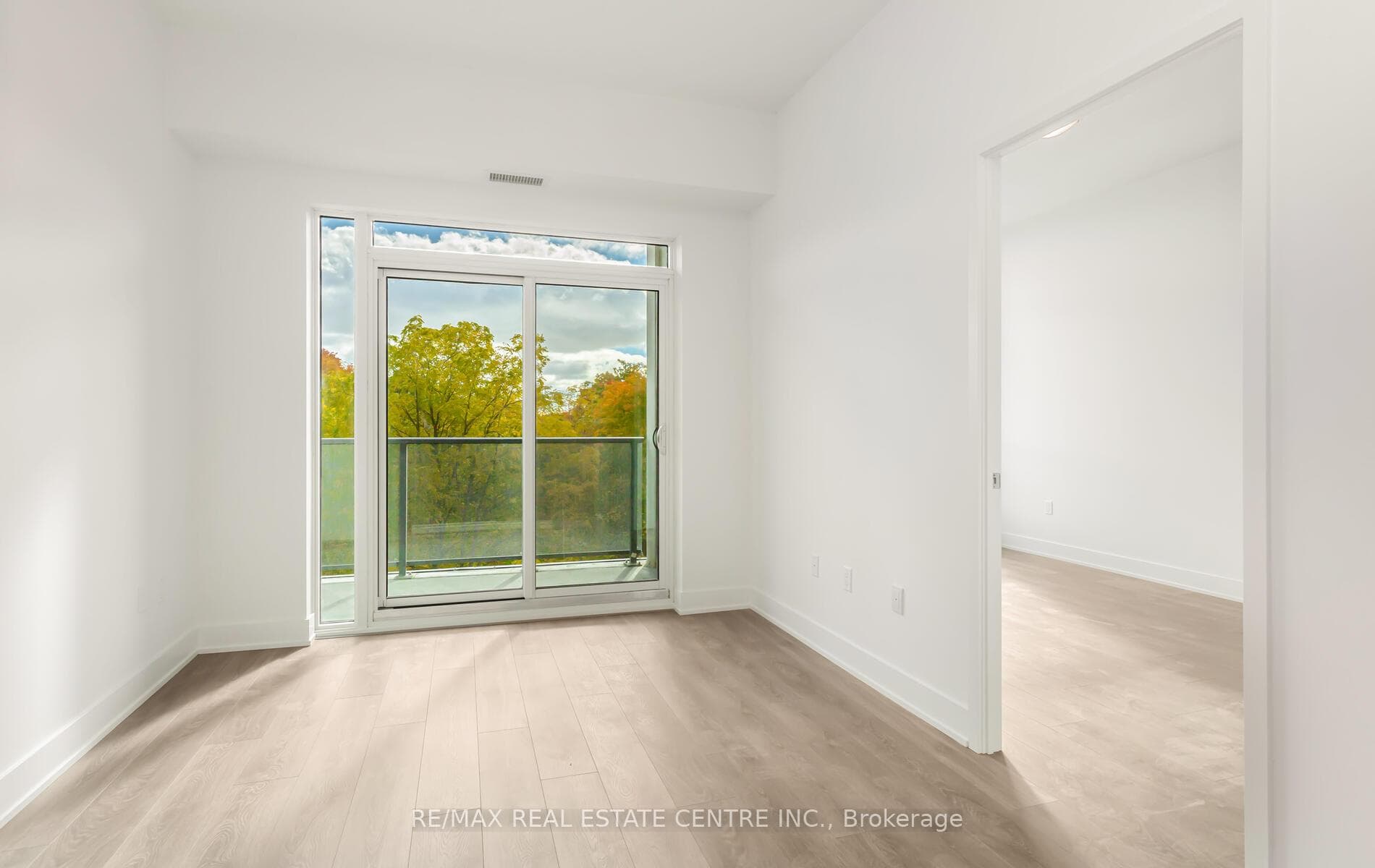 202 Burnhamthorpe Road Unit 301 photo 13