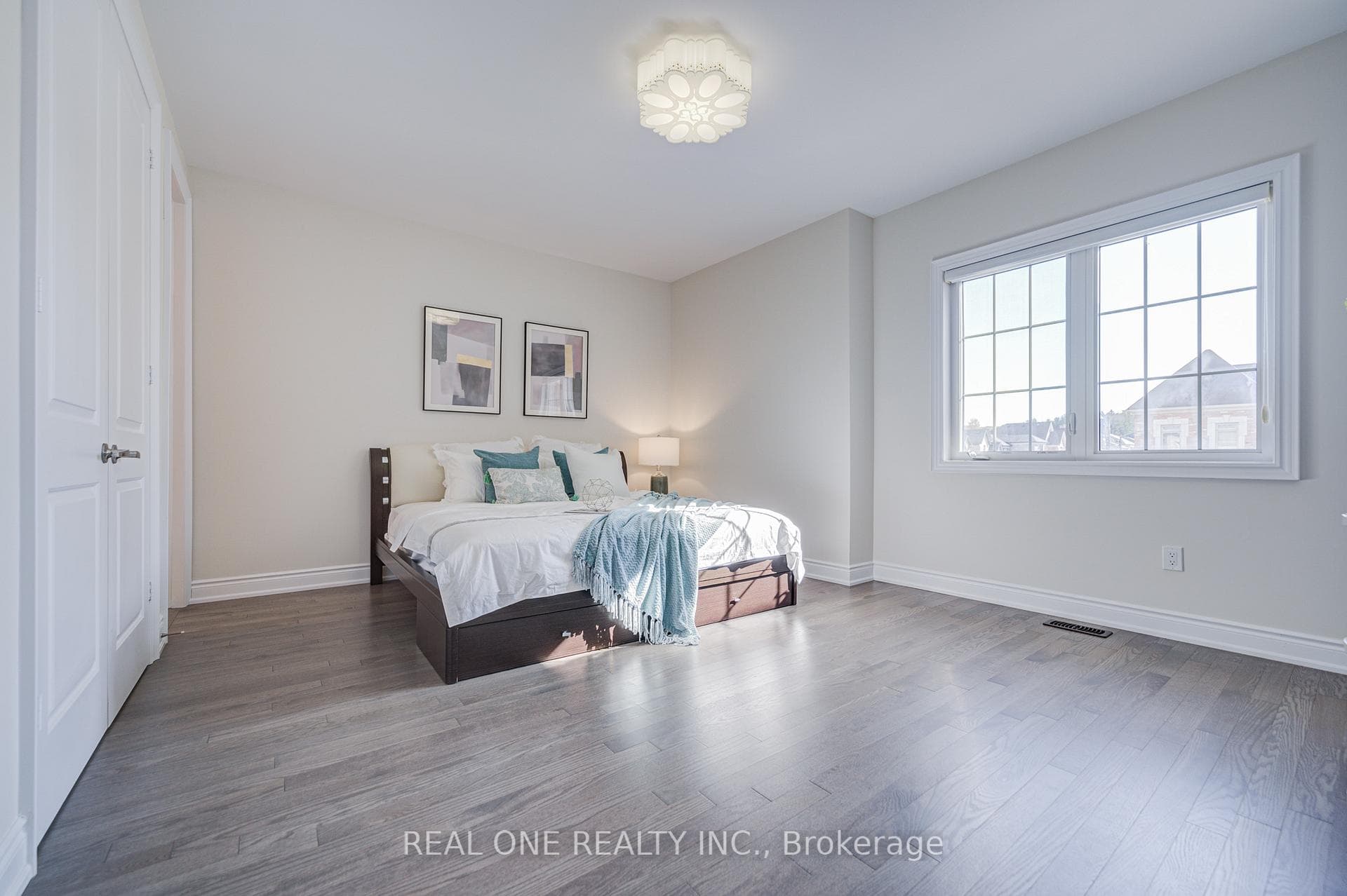 100 Conklin Crescent photo 36