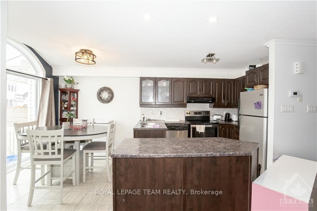 186 MONTMORENCY Way photo 14