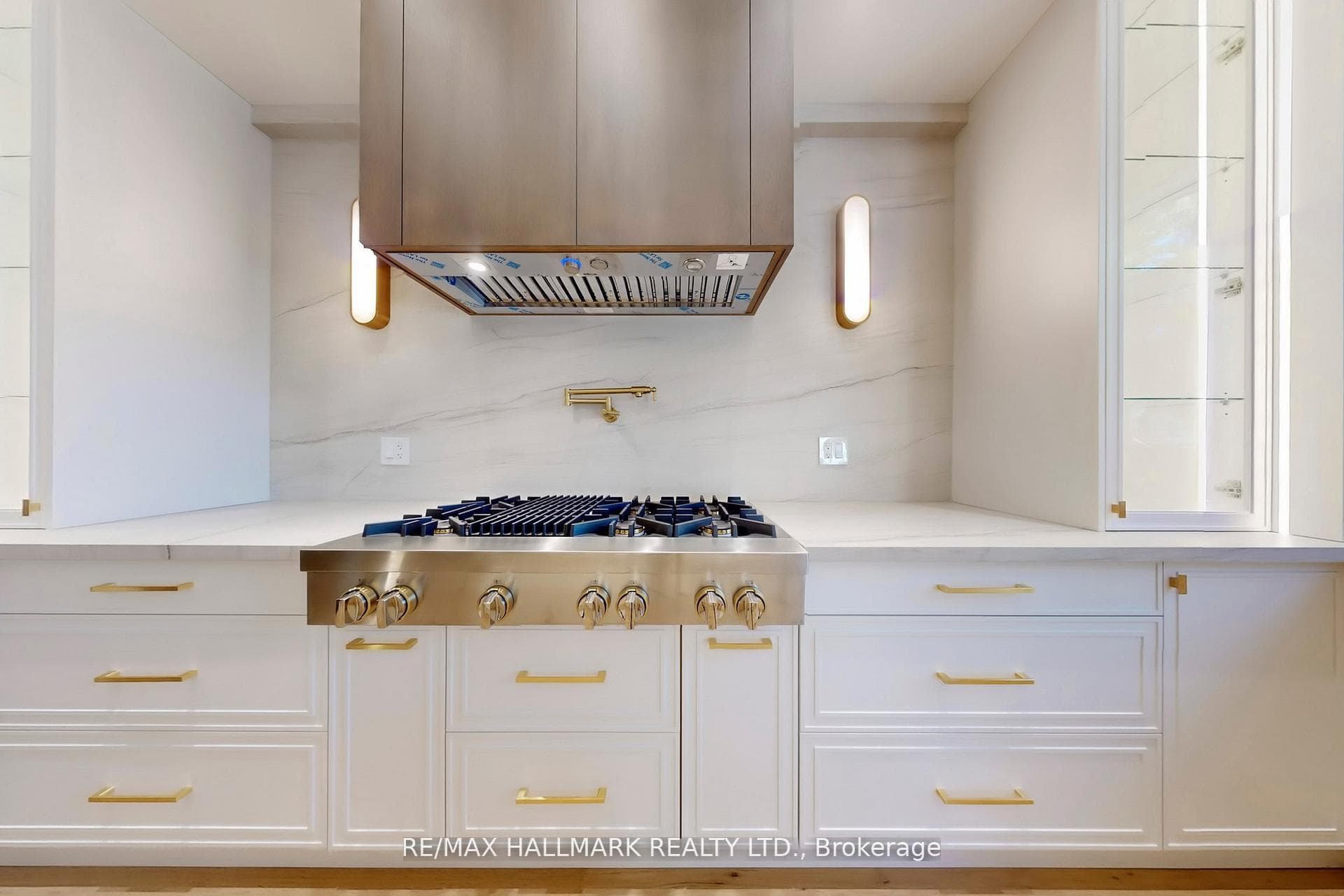 152 Olde Bayview Avenue photo 3