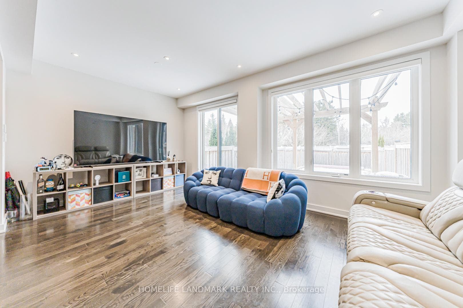 62 Helliwell Crescent photo 8