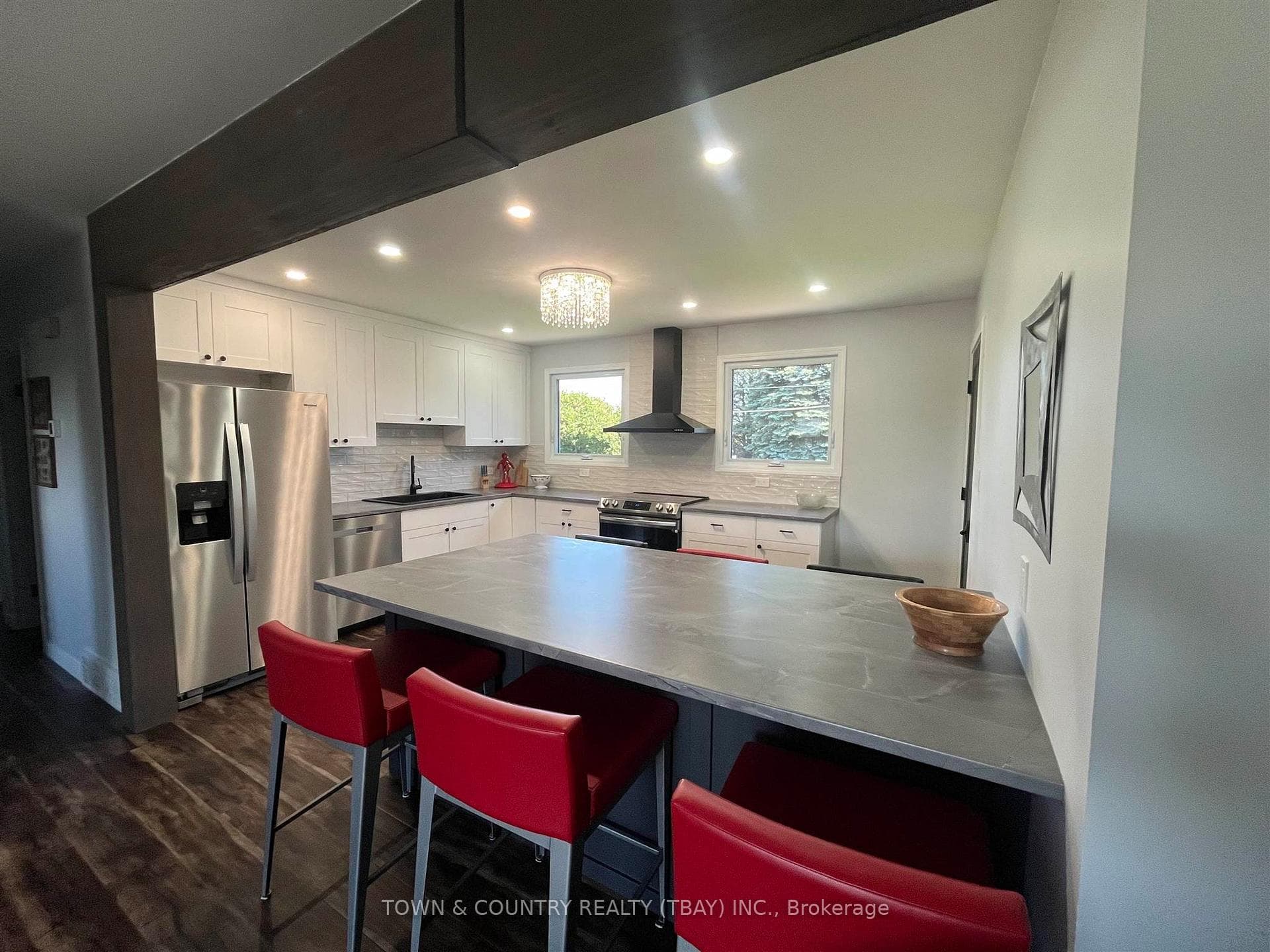 2615 Woodlawn Avenue photo 9