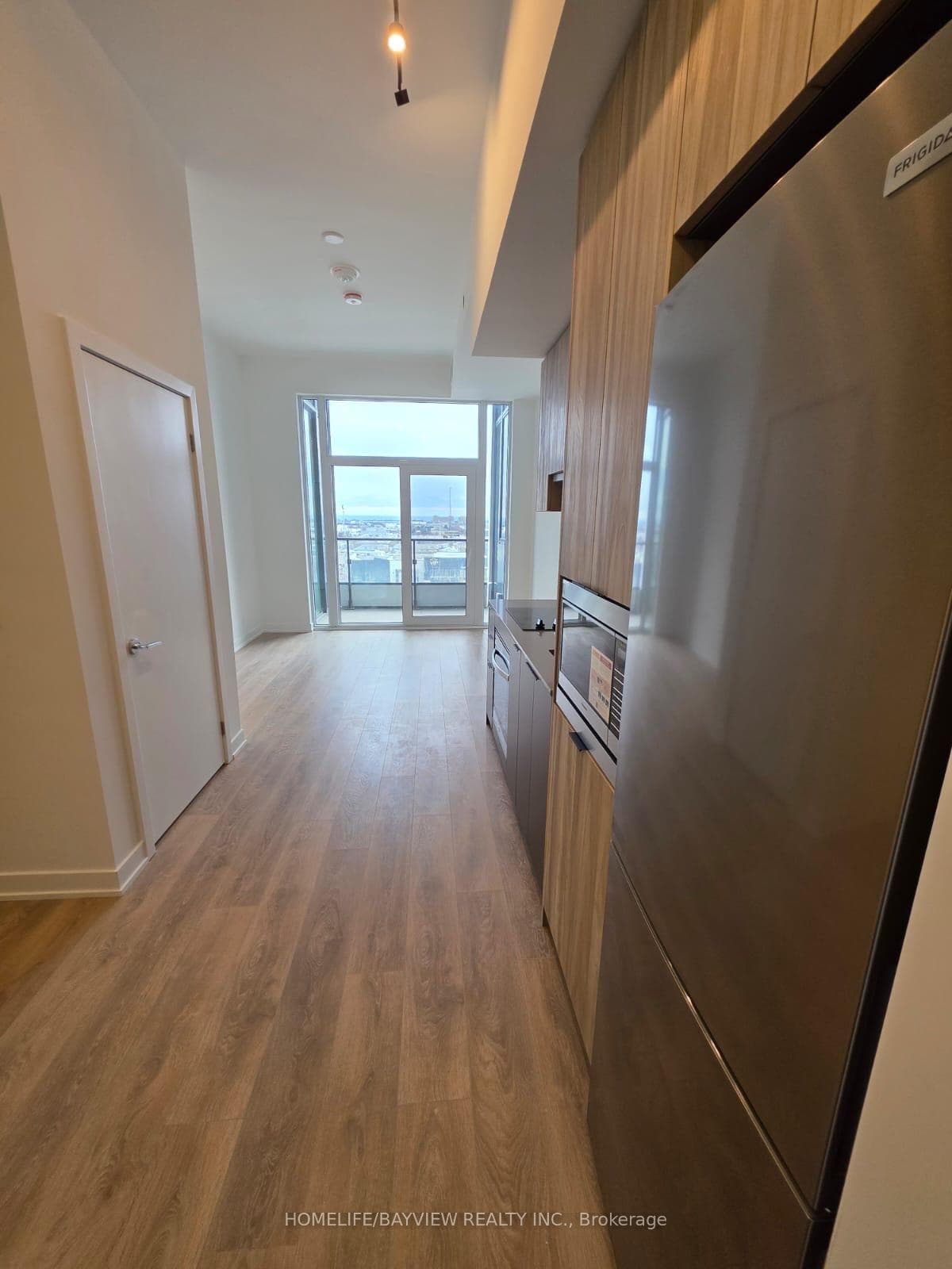 1037 The Queensway Quay Unit 804 photo 5