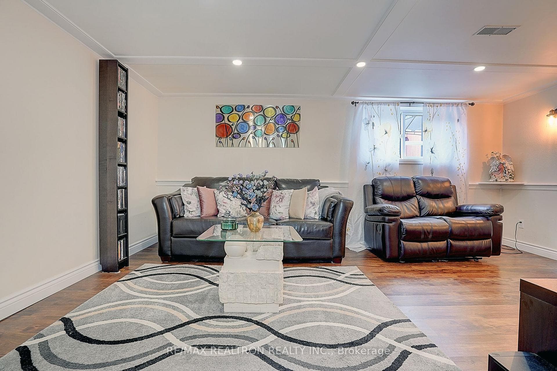 583 Pinewood Street photo 25
