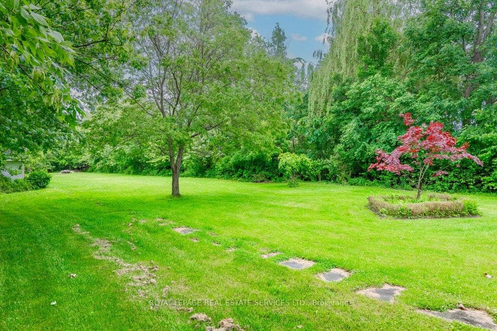 Beautifully Maintained 1 Acre Tree-Lined Property