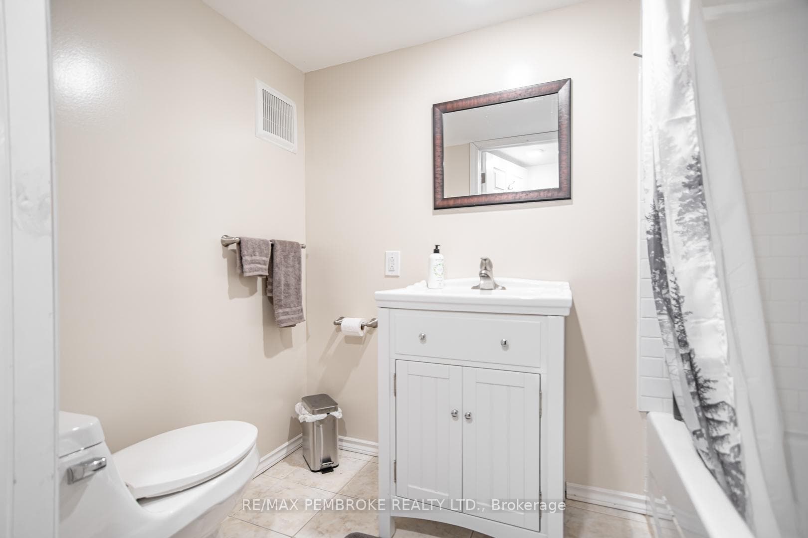 341 Perreault Street photo 26