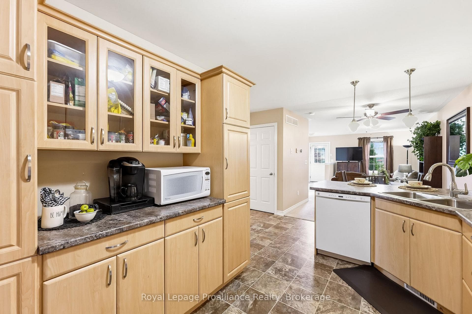 23 Empire Boulevard photo 20