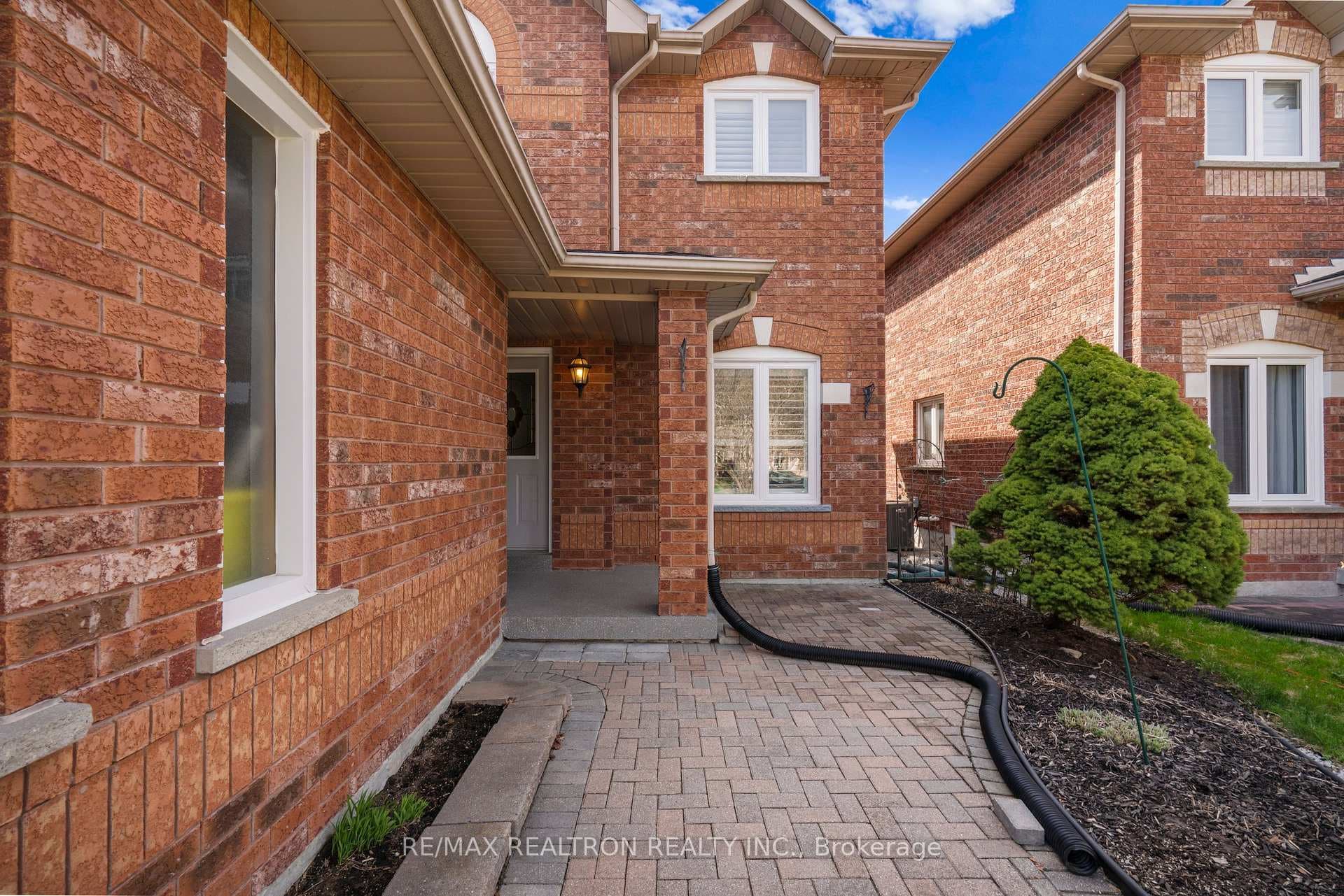 834 Surin Court photo 3
