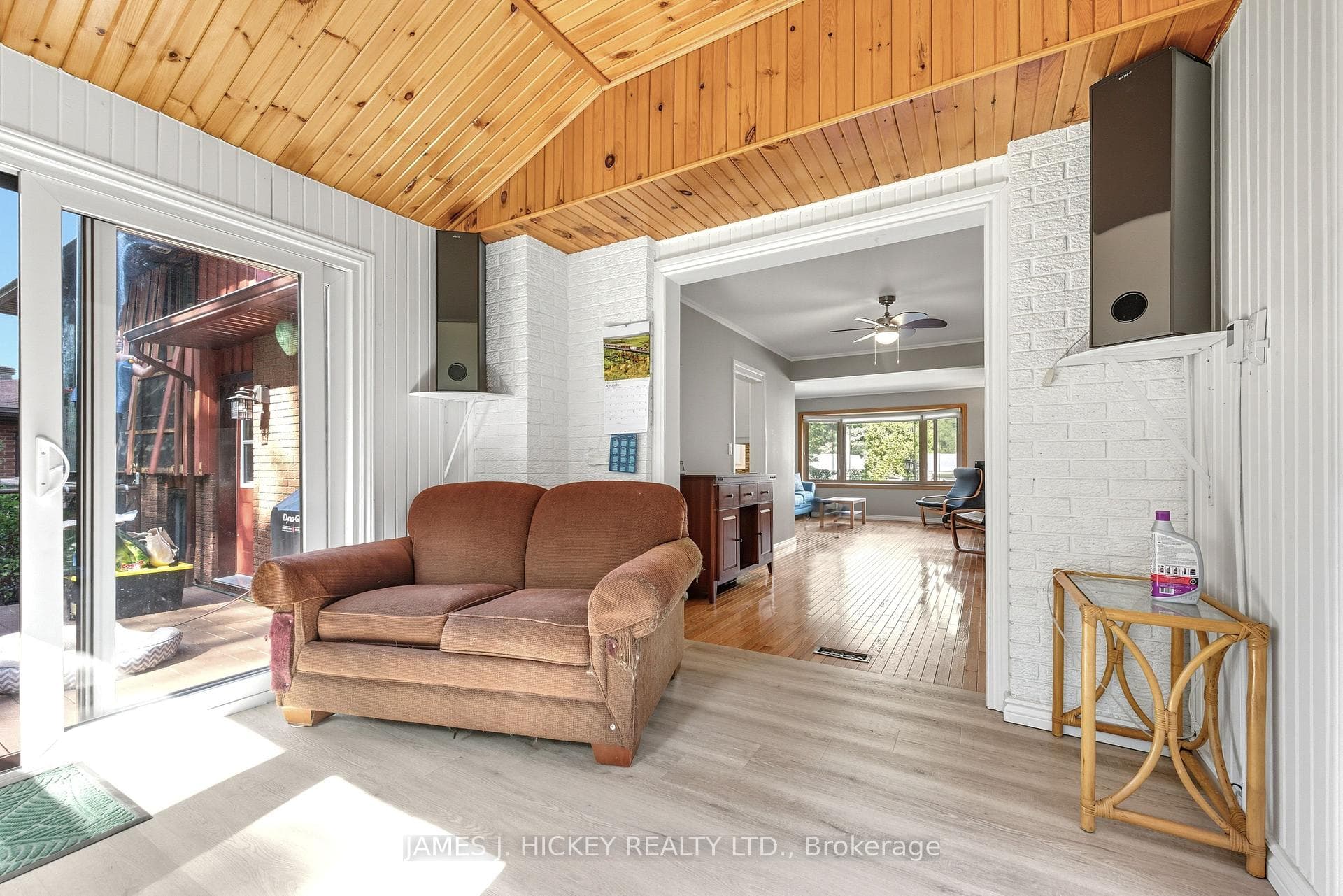 119 FRONTENAC Crescent photo 17