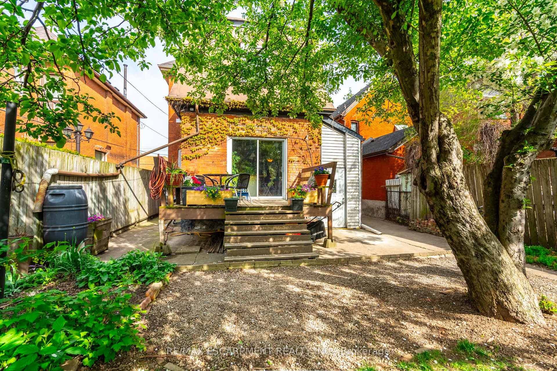 143 Wentworth Street photo 33