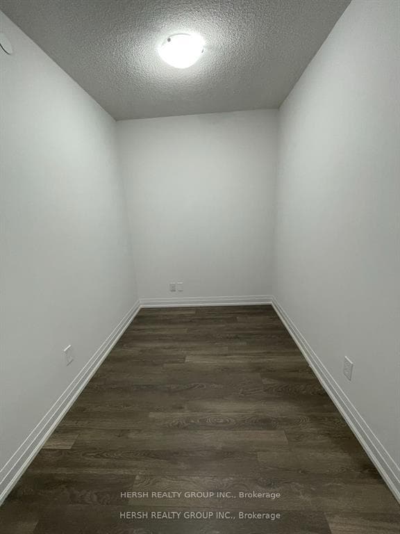 20 Meadowglen Place Unit 902 photo 5