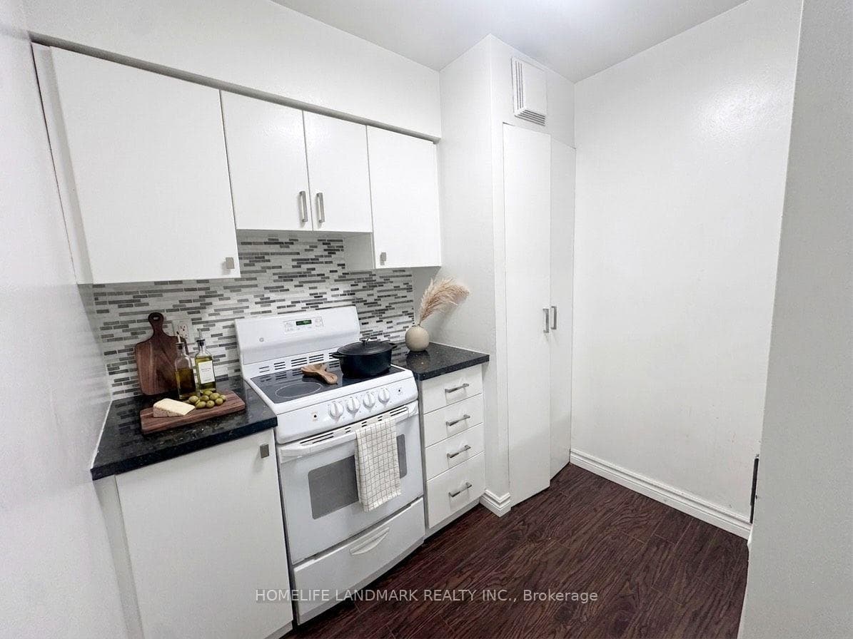 1055 Bay Street Unit 616 photo 2