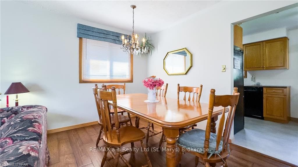 3 SPARLING Crescent photo 15