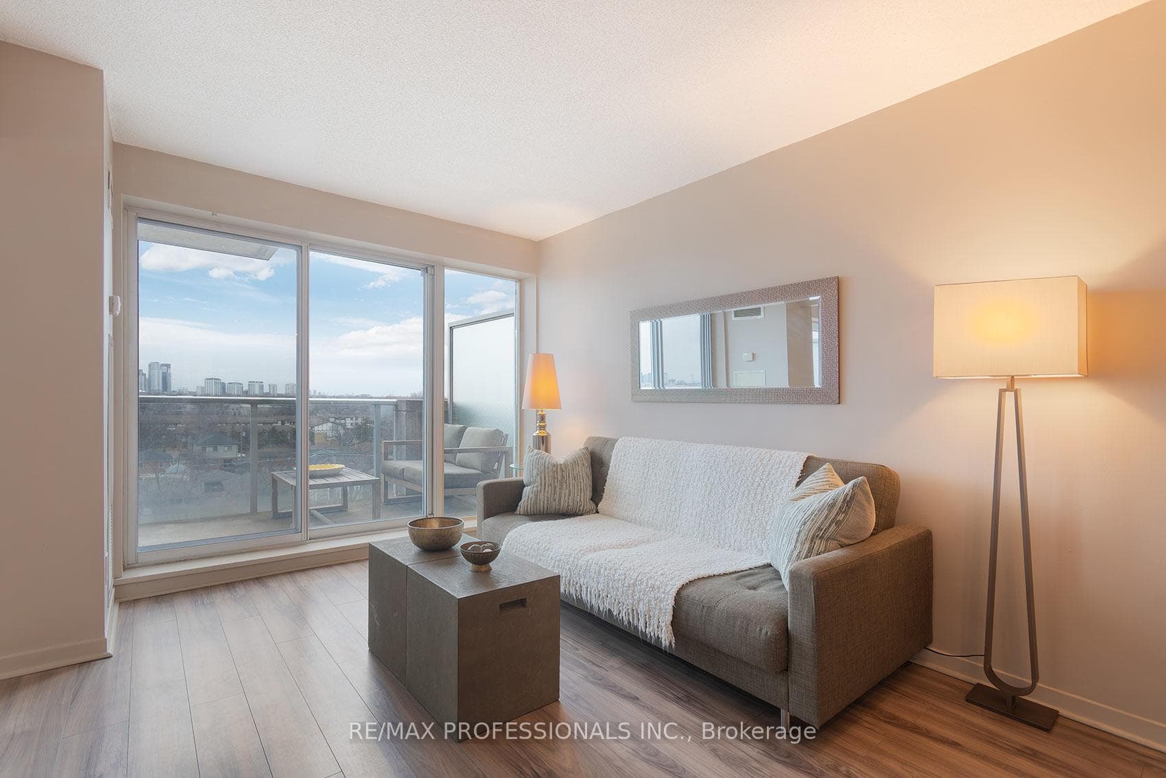 1040 The Queensway N/A Unit 704 photo 12